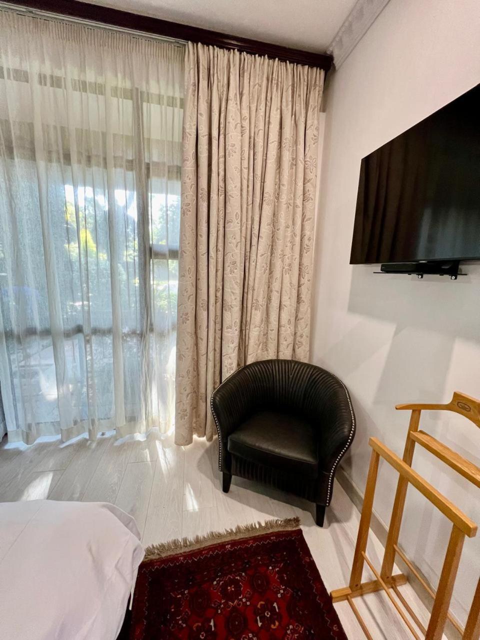 Forty 4 On Hoog Polokwane Exterior foto